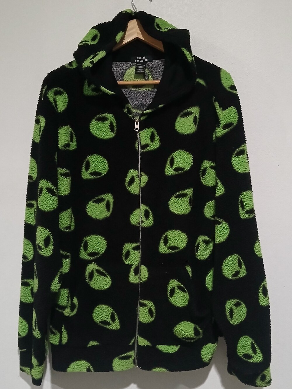 Social Collision Alien Fuzzy Sherpa Girls Hoodie Size: XL